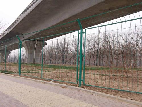 公路護(hù)欄網(wǎng)